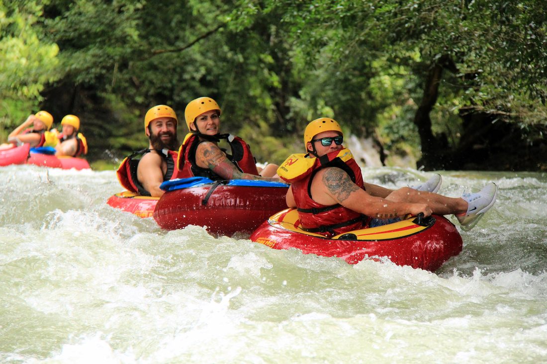 Smiling tubers floating together on the Savegre